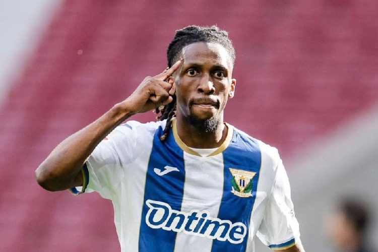 Yvan Neyou : Biographie, parcours, salaire, records et plus