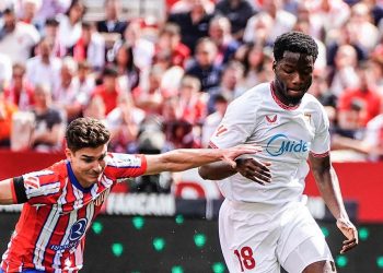 Lucien Agoumé (18) contre l'Atletico Madrid