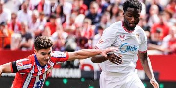 Lucien Agoumé (18) contre l'Atletico Madrid