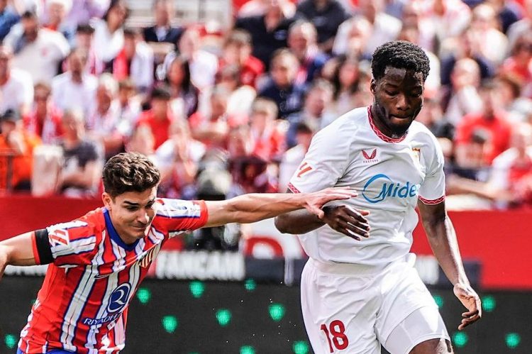 Lucien Agoumé (18) contre l'Atletico Madrid