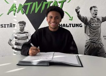 Mathieu Nguefack signe un nouveau bail avec le Borussia Mönchengladbach