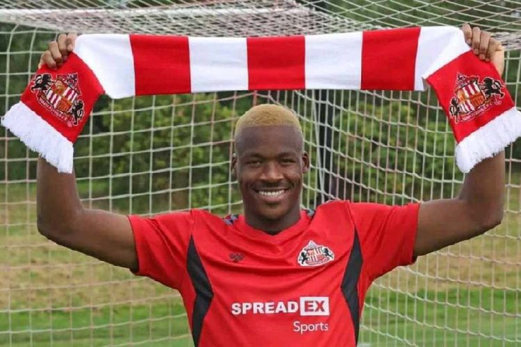 Blondy Nna Noukeu pisté par Saint-Trond